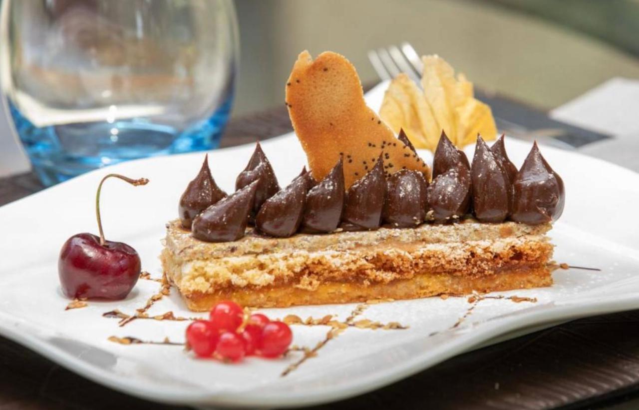 Hotel Lou Caleu Restaurant Le Rocher Des Abeilles Saint-Martin-de-Castillon 외부 사진