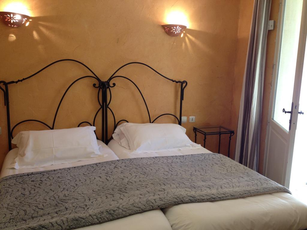 Hotel Lou Caleu Restaurant Le Rocher Des Abeilles Saint-Martin-de-Castillon 외부 사진