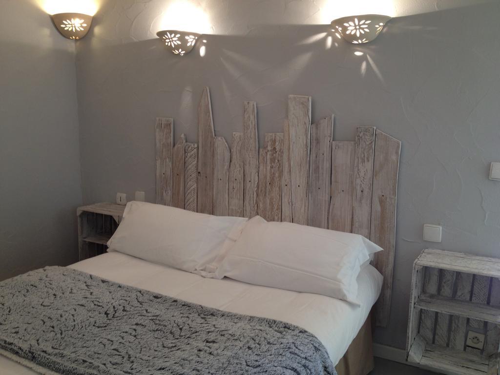 Hotel Lou Caleu Restaurant Le Rocher Des Abeilles Saint-Martin-de-Castillon 객실 사진