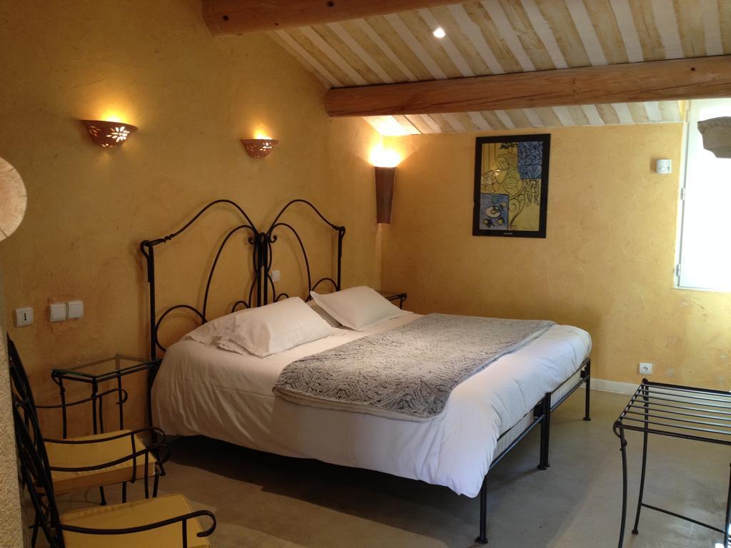 Hotel Lou Caleu Restaurant Le Rocher Des Abeilles Saint-Martin-de-Castillon 객실 사진