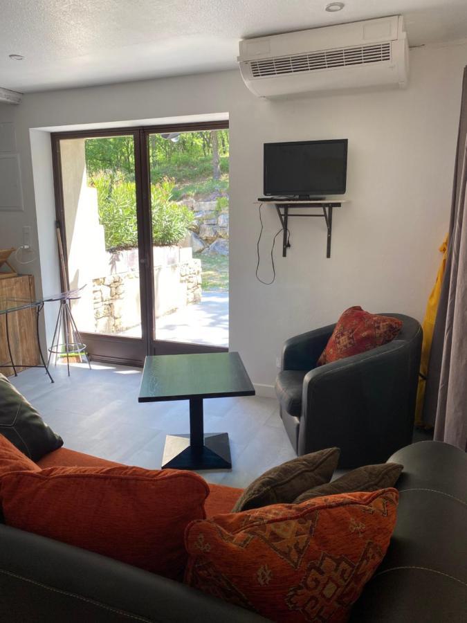 Hotel Lou Caleu Restaurant Le Rocher Des Abeilles Saint-Martin-de-Castillon 외부 사진