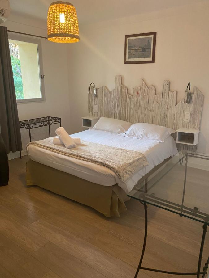 Hotel Lou Caleu Restaurant Le Rocher Des Abeilles Saint-Martin-de-Castillon 외부 사진