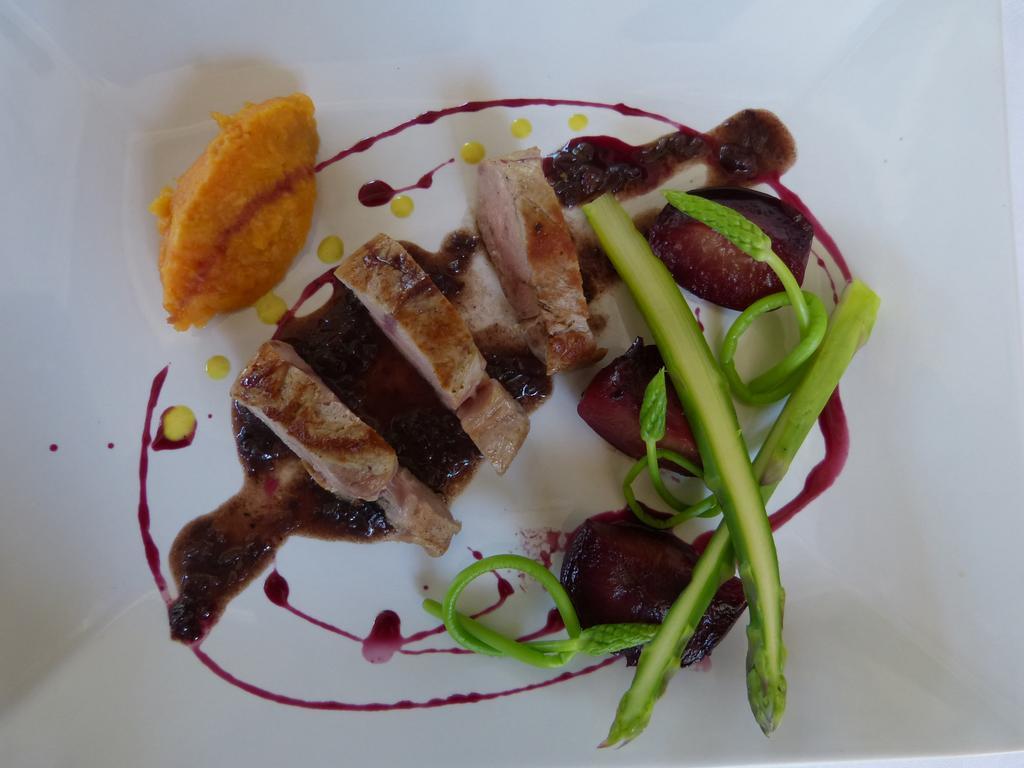 Hotel Lou Caleu Restaurant Le Rocher Des Abeilles Saint-Martin-de-Castillon 외부 사진