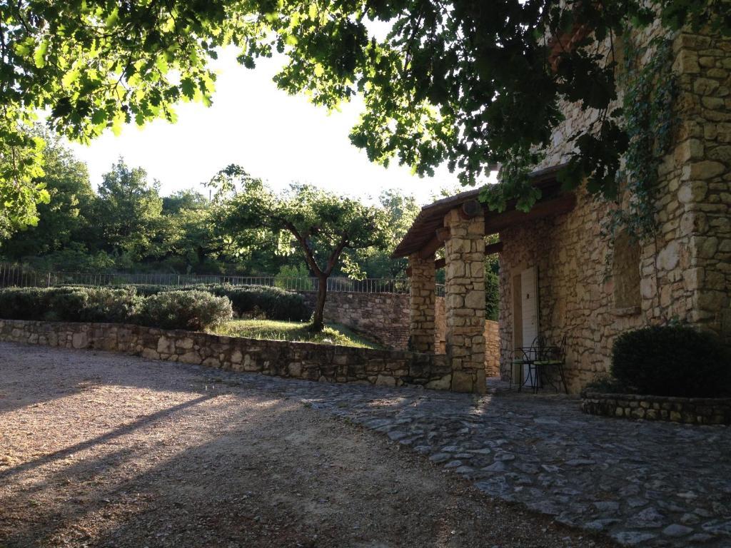 Hotel Lou Caleu Restaurant Le Rocher Des Abeilles Saint-Martin-de-Castillon 외부 사진